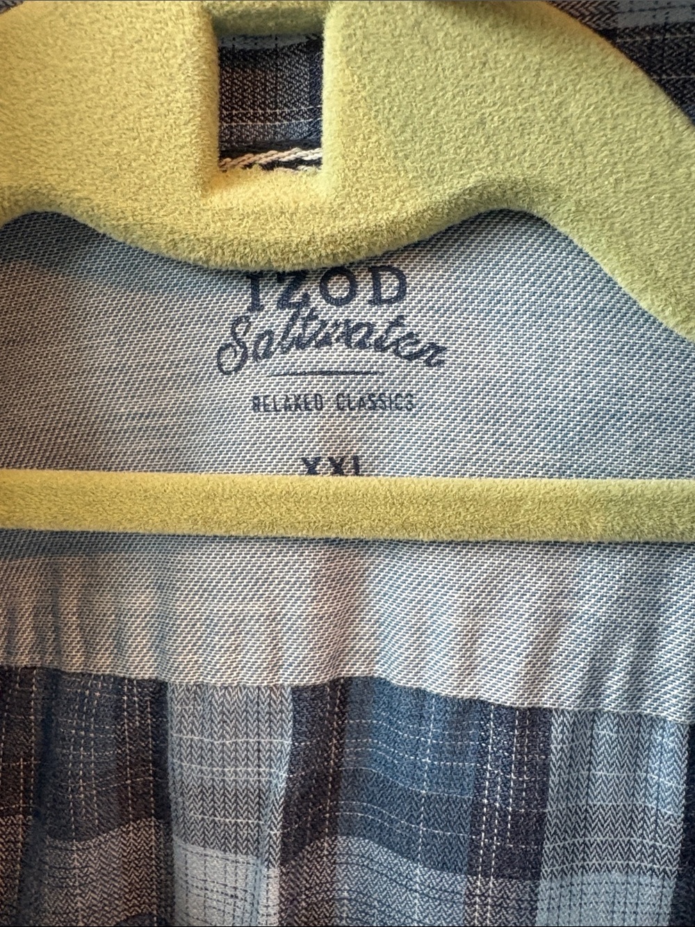 Izod Men's Short-Sleeve Plaid Button-Down Shirt in Blue and White - Picture 2 of 8
